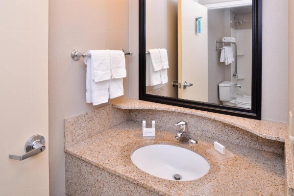 SpringHill Suites by Marriott Corona Riverside image 11