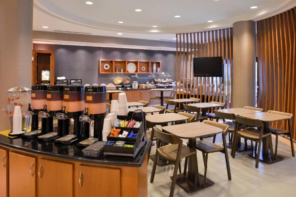 SpringHill Suites by Marriott Corona Riverside image 16